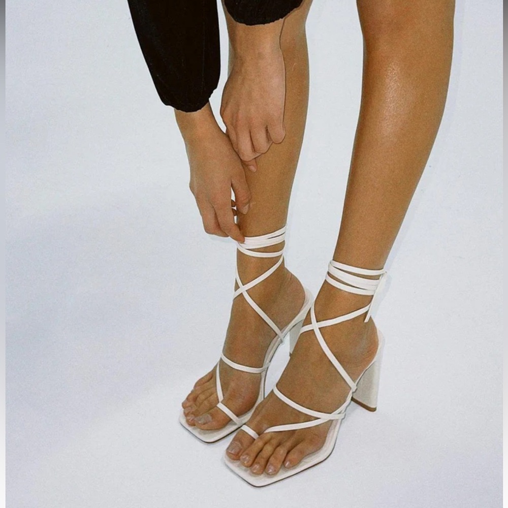BILLINI CHEYANNE HEELS BONE